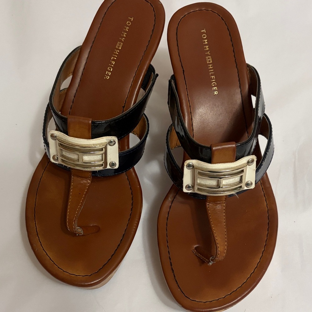 Tommy Hilfiger Women's Black and Tan Sandals